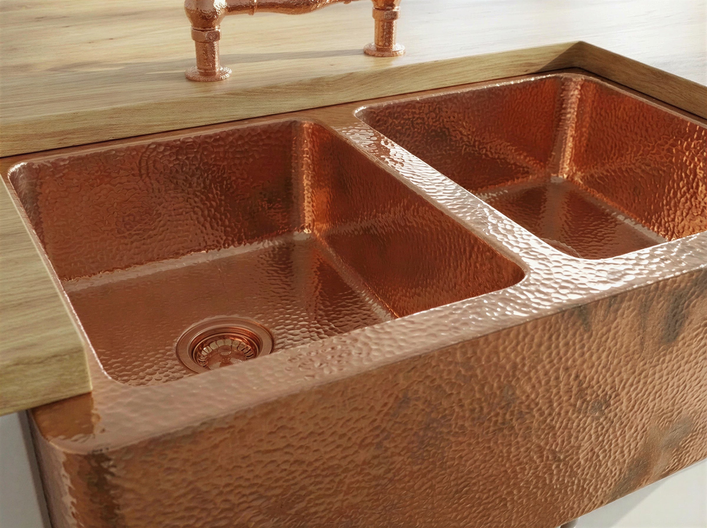 Copper Farmhouse Sink Double Bowl, Hammered Dual Basin Kitchen Sink, 50/50 Split Apron Front